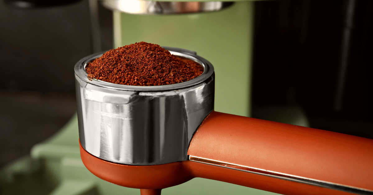 portafilter with coffee powder